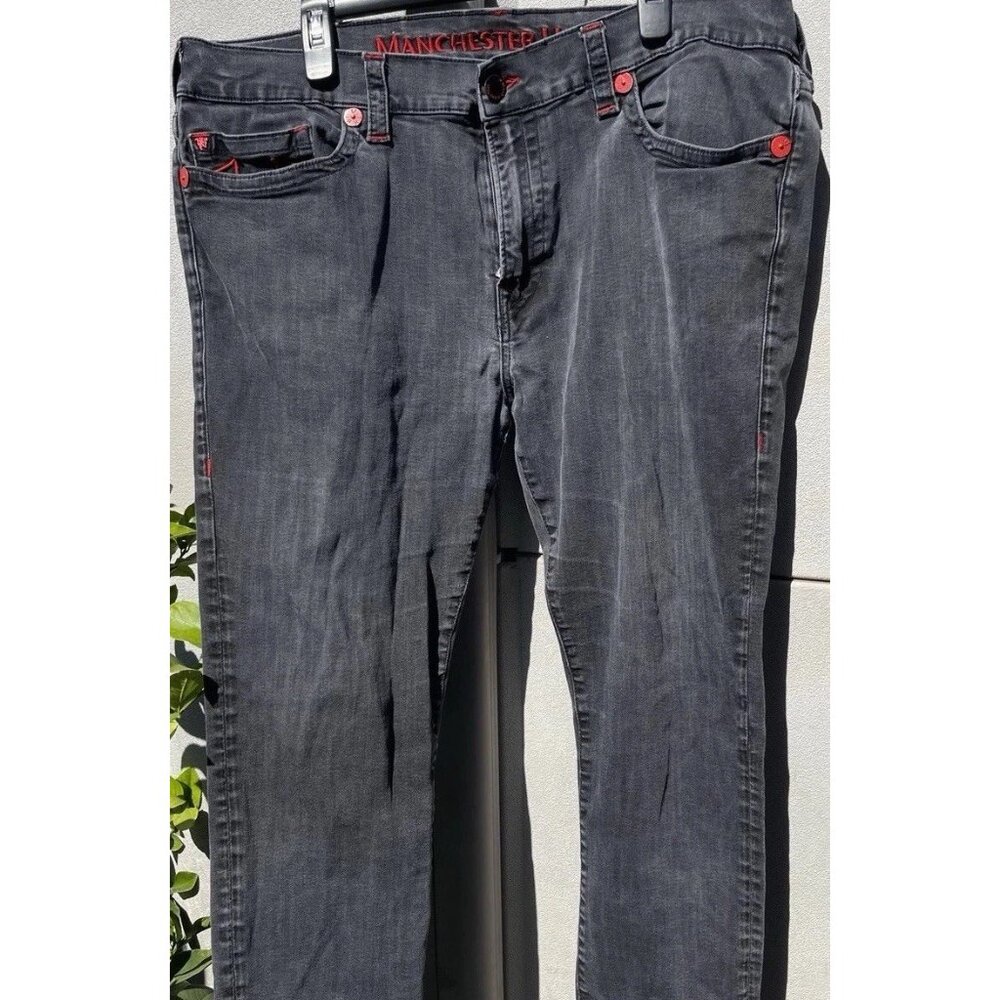 TRUE RELIGION Men’s Jean Sz 42 Manchester United Ricky Relaxed Red Embroidered